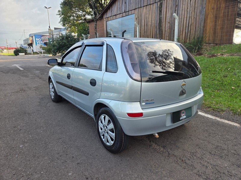CORSA 1.4 MPFI MAXX 8V FLEX 4P MANUAL - 2011 - VENâNCIO AIRES
