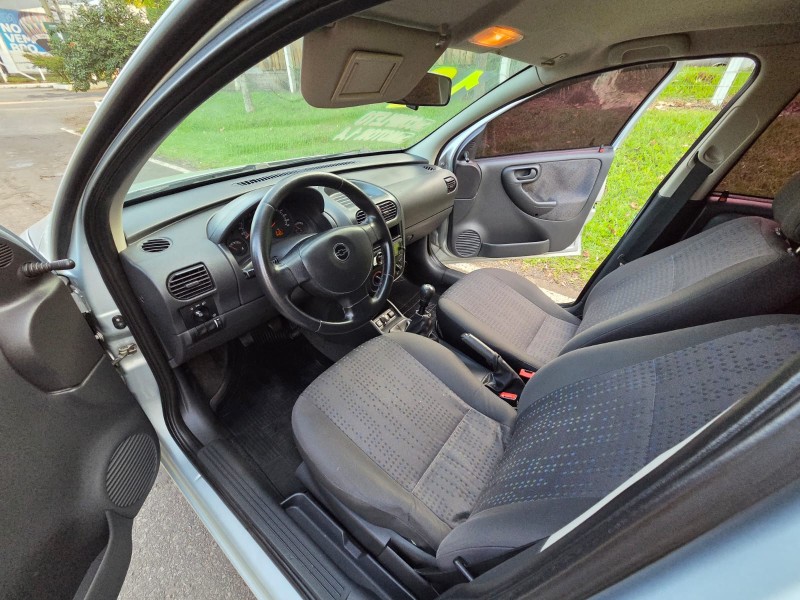 CORSA 1.4 MPFI MAXX 8V FLEX 4P MANUAL - 2011 - VENâNCIO AIRES