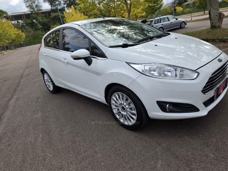FIESTA 1.6 TITANIUM HATCH 16V FLEX 4P AUTOMÁTICO