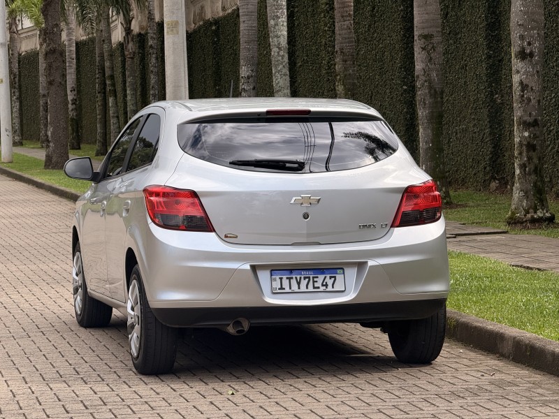 ONIX 1.4 MPFI LT 8V FLEX 4P MANUAL - 2013 - CAXIAS DO SUL