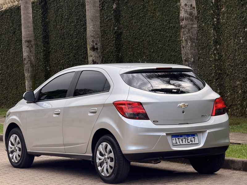 ONIX 1.4 MPFI LT 8V FLEX 4P MANUAL - 2013 - CAXIAS DO SUL