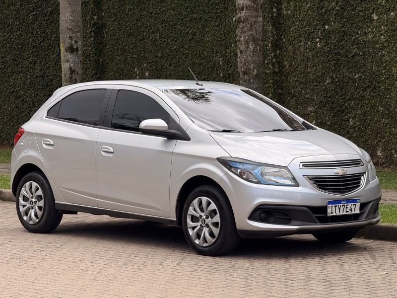 ONIX 1.4 MPFI LT 8V FLEX 4P MANUAL - 2013 - CAXIAS DO SUL