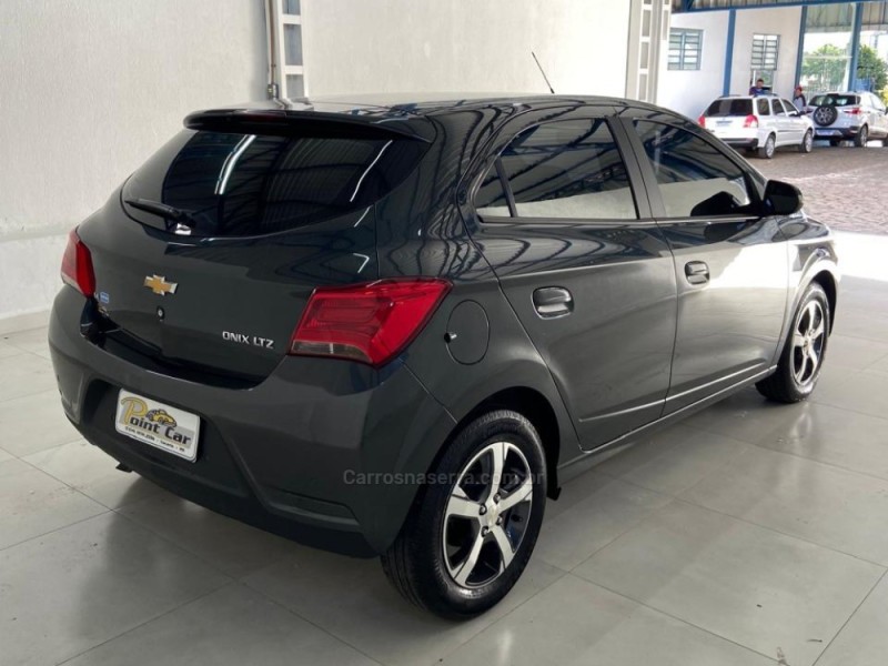 ONIX 1.4 MPFI LTZ 8V FLEX 4P MANUAL - 2017 - VACARIA