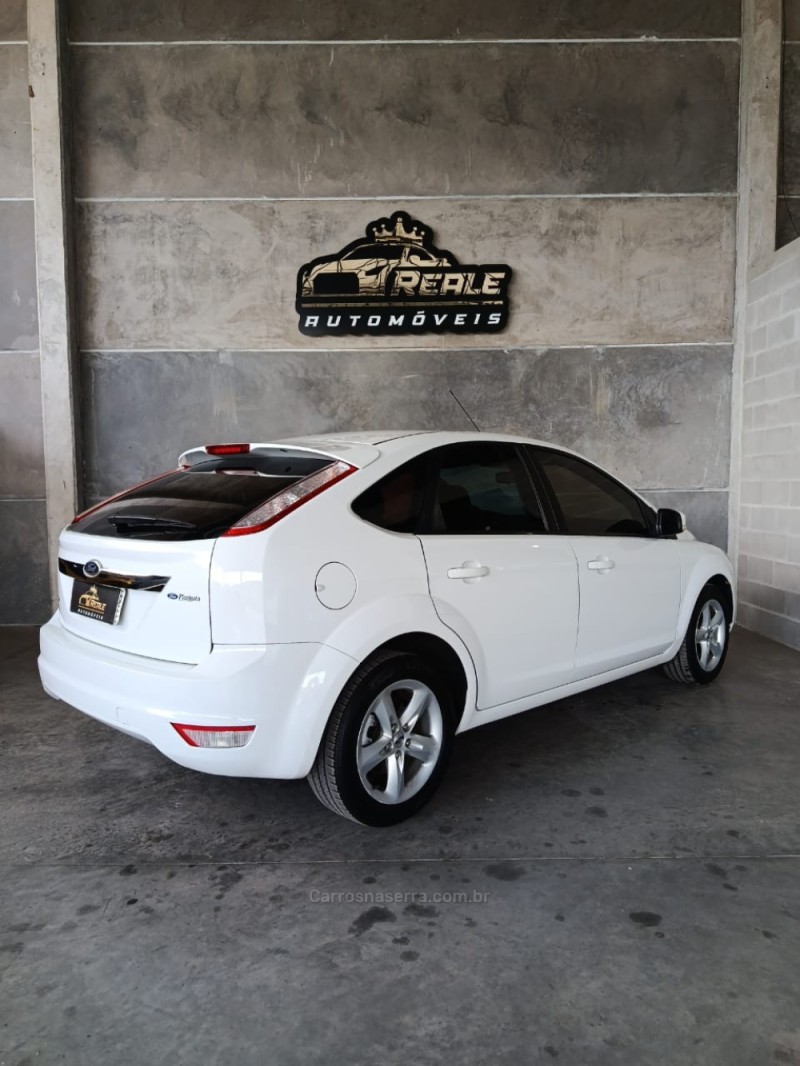 FOCUS 1.6 SE PLUS 16V FLEX 4P MANUAL - 2011 - VALE REAL