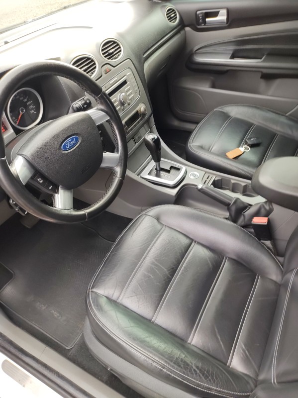 FOCUS 2.0 GHIA 16V GASOLINA 4P AUTOMÁTICO - 2011 - VALE REAL