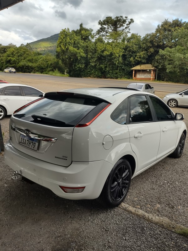 FOCUS 2.0 GHIA 16V GASOLINA 4P AUTOMÁTICO - 2011 - VALE REAL