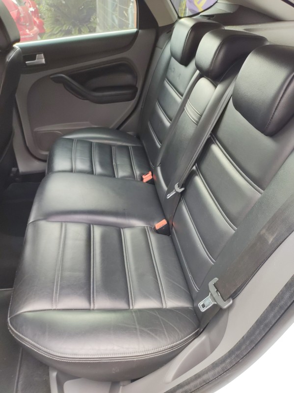 FOCUS 2.0 GHIA 16V GASOLINA 4P AUTOMÁTICO - 2011 - VALE REAL