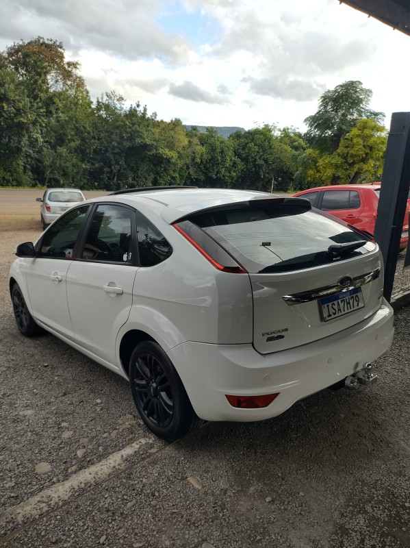 FOCUS 2.0 GHIA 16V GASOLINA 4P AUTOMÁTICO - 2011 - VALE REAL