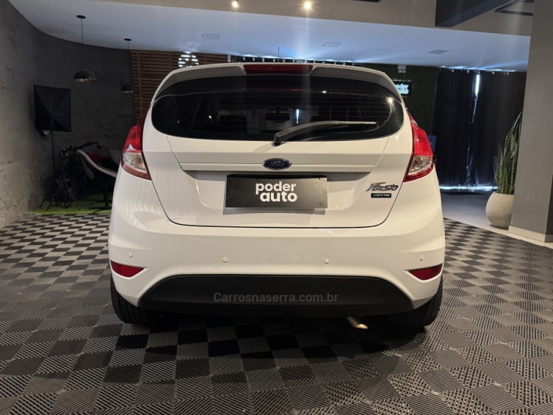 FIESTA 1.6 SE HATCH 16V FLEX 4P MANUAL - 2017 - FARROUPILHA