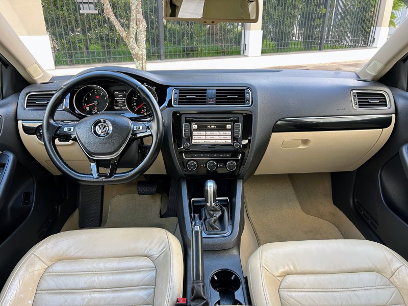 JETTA 2.0 TSI HIGHLINE 211CV GASOLINA 4P TIPTRONIC - 2015 - BENTO GONçALVES
