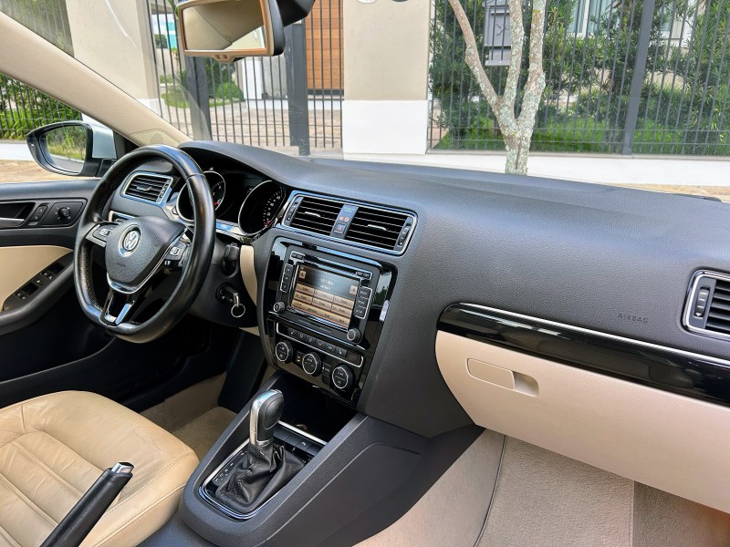 JETTA 2.0 TSI HIGHLINE 211CV GASOLINA 4P TIPTRONIC - 2015 - BENTO GONçALVES