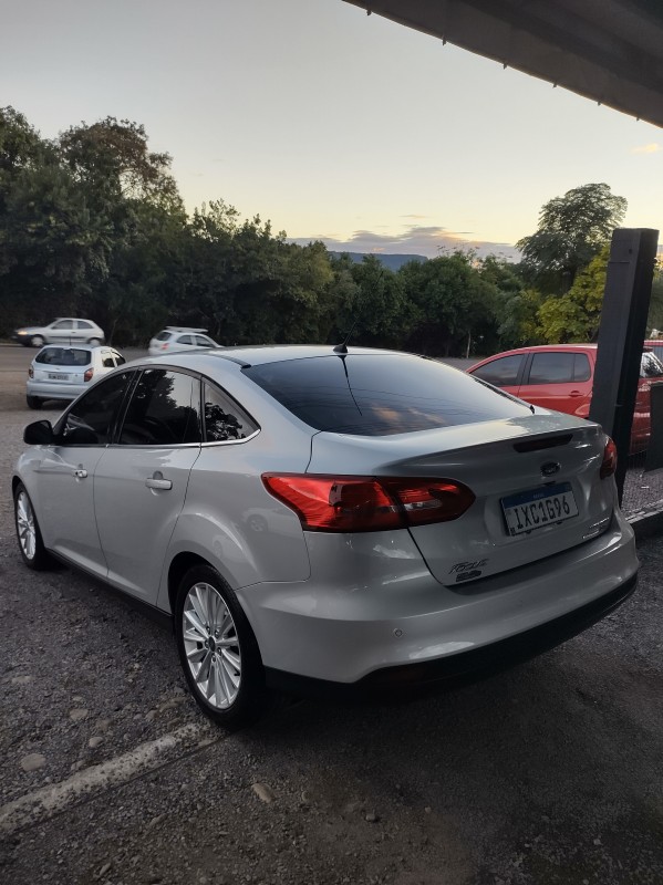 FOCUS 2.0 TITANIUM FASTBACK 16V FLEX 4P AUTOMÁTICO - 2016 - VALE REAL