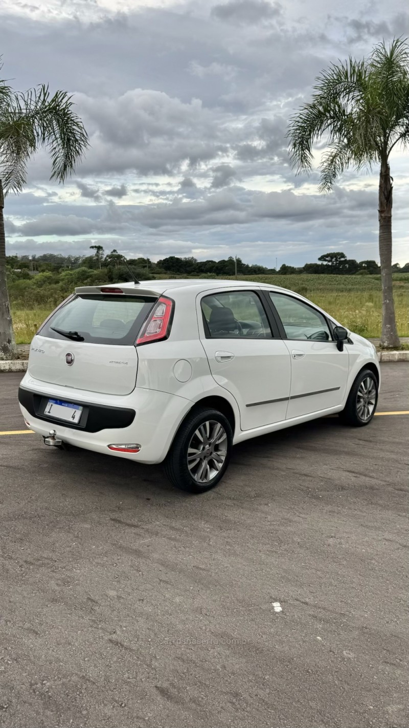 PUNTO 1.4 ATTRACTIVE 8V FLEX 4P MANUAL - 2013 - CARLOS BARBOSA