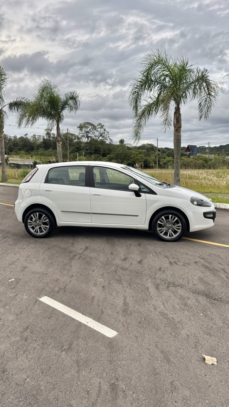 PUNTO 1.4 ATTRACTIVE 8V FLEX 4P MANUAL - 2013 - CARLOS BARBOSA