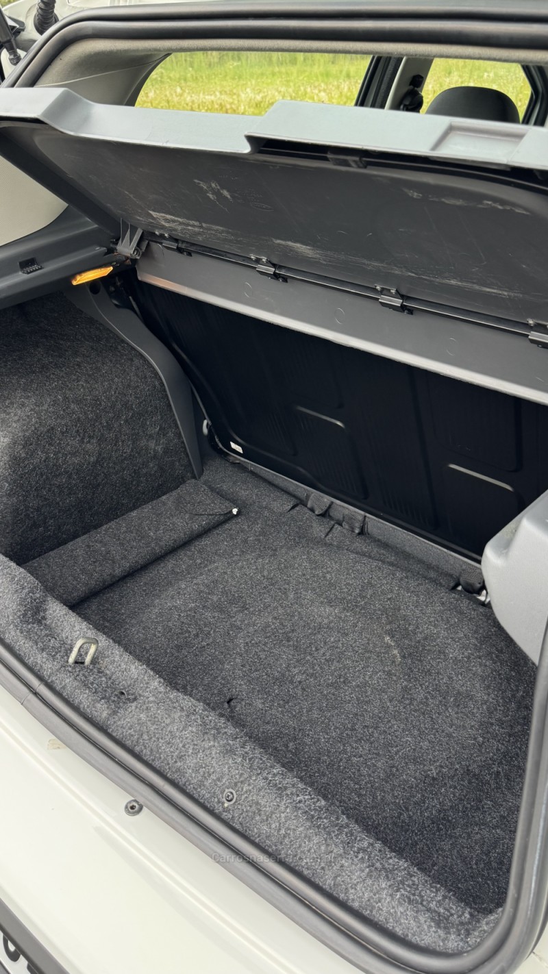 PUNTO 1.4 ATTRACTIVE 8V FLEX 4P MANUAL - 2013 - CARLOS BARBOSA