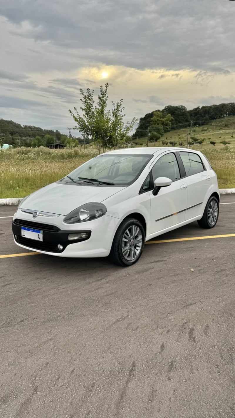 PUNTO 1.4 ATTRACTIVE 8V FLEX 4P MANUAL - 2013 - CARLOS BARBOSA