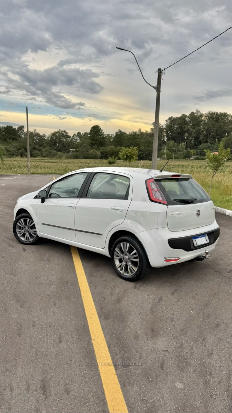 PUNTO 1.4 ATTRACTIVE 8V FLEX 4P MANUAL - 2013 - CARLOS BARBOSA