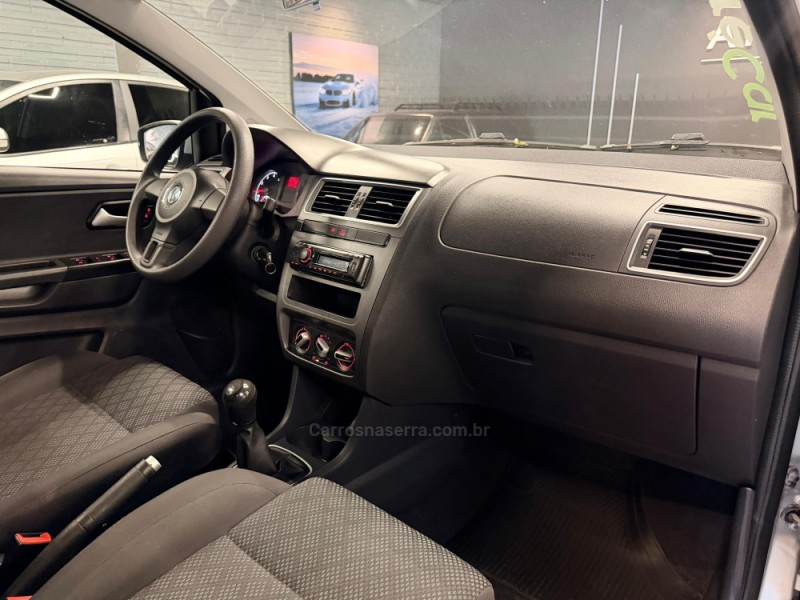 FOX 1.0 MI TRENDLINE 8V FLEX 4P MANUAL - 2015 - ESTâNCIA VELHA