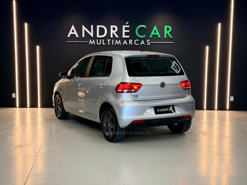 FOX 1.0 MI TRENDLINE 8V FLEX 4P MANUAL - 2015 - ESTâNCIA VELHA