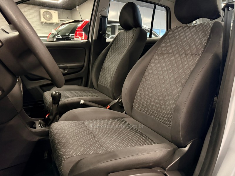 FOX 1.0 MI TRENDLINE 8V FLEX 4P MANUAL - 2015 - ESTâNCIA VELHA