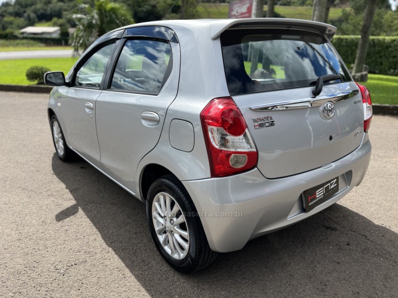 ETIOS 1.5 XLS 16V FLEX 4P MANUAL - 2014 - BOM PRINCíPIO