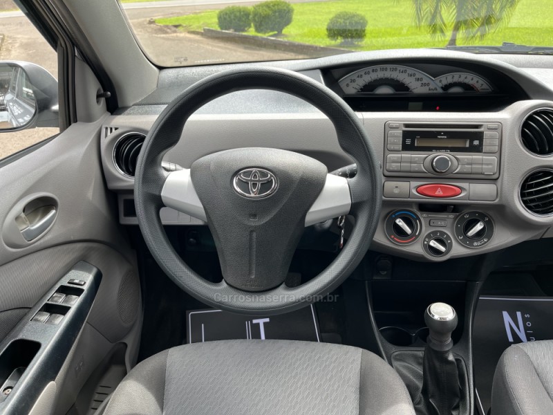 ETIOS 1.5 XLS 16V FLEX 4P MANUAL - 2014 - BOM PRINCíPIO