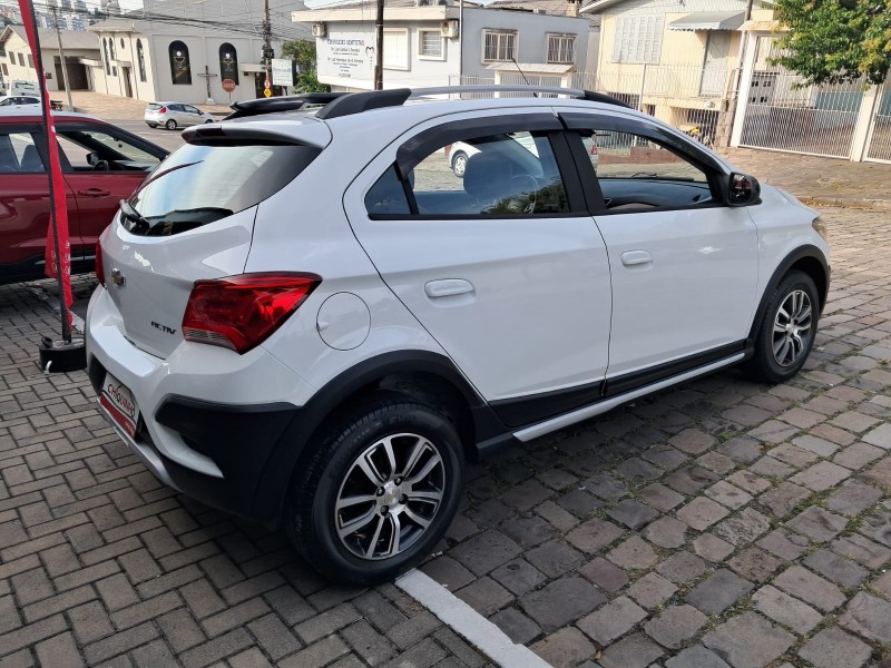 ONIX 1.4 MPFI ACTIV 8V FLEX 4P MANUAL - 2018 - CAXIAS DO SUL