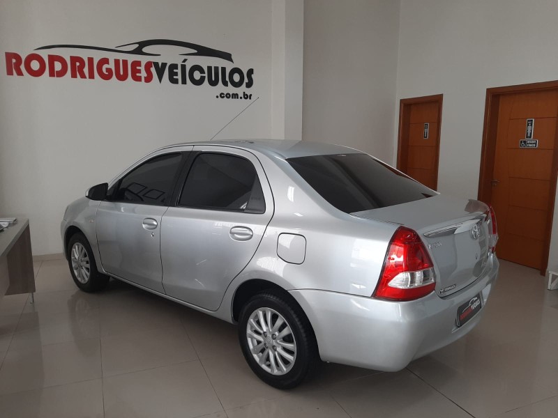 ETIOS 1.5 XLS SEDAN 16V FLEX 4P MANUAL - 2014 - CAXIAS DO SUL