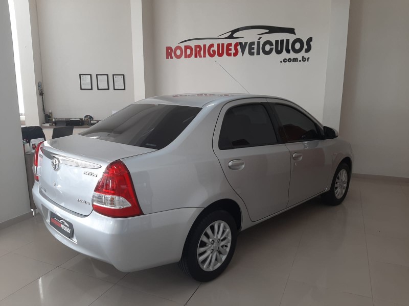 ETIOS 1.5 XLS SEDAN 16V FLEX 4P MANUAL - 2014 - CAXIAS DO SUL