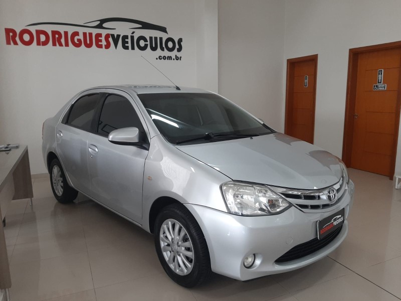 etios 1.5 xls sedan 16v flex 4p manual 2014 caxias do sul