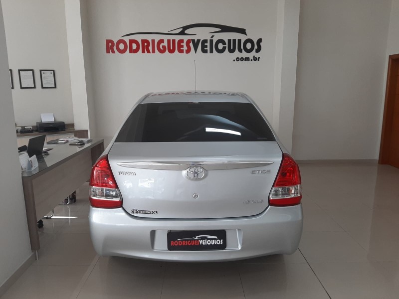 ETIOS 1.5 XLS SEDAN 16V FLEX 4P MANUAL - 2014 - CAXIAS DO SUL