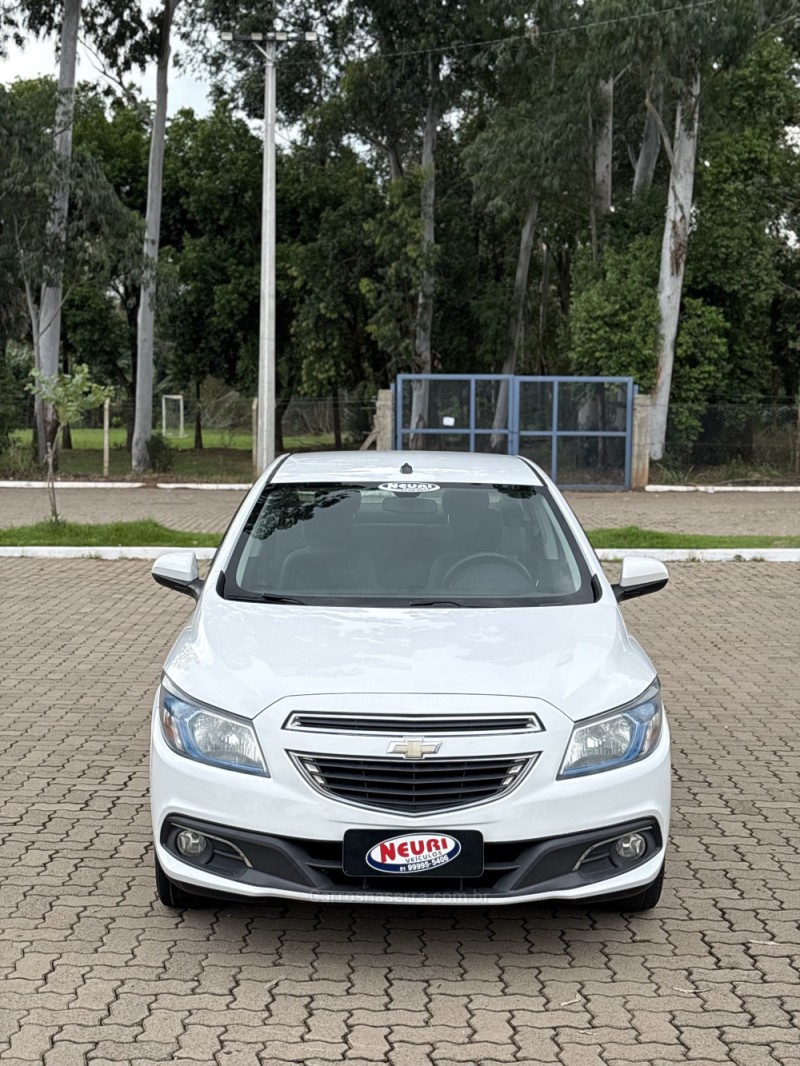 PRISMA 1.4 MPFI LTZ 8V FLEX 4P MANUAL - 2014 - LAJEADO