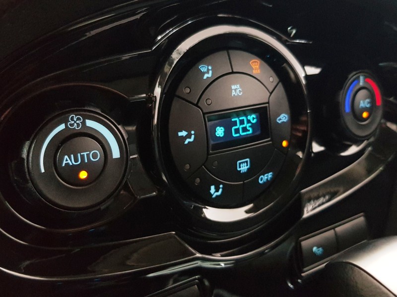 FIESTA 1.6 TITANIUM SEDAN 16V FLEX 4P AUTOMÁTICO - 2017 - CAXIAS DO SUL