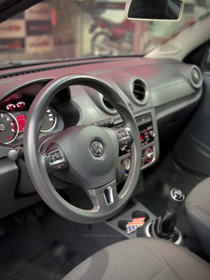 VOYAGE 1.0 MI TRENDLINE 8V FLEX 4P MANUAL - 2014 - ESTâNCIA VELHA