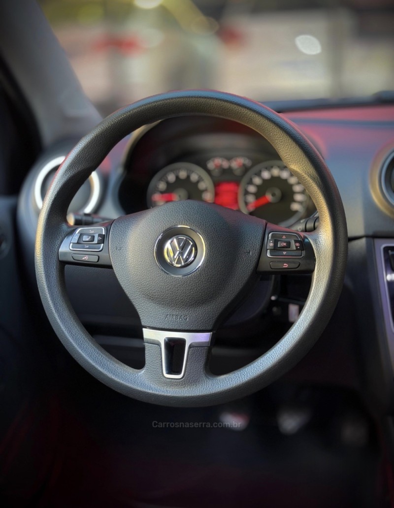 VOYAGE 1.0 MI TRENDLINE 8V FLEX 4P MANUAL - 2014 - ESTâNCIA VELHA