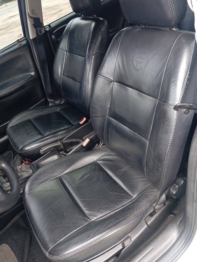 VECTRA 2.0 MPFI EXPRESSION 8V GASOLINA 4P MANUAL - 2005 - CAXIAS DO SUL