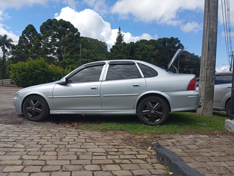 VECTRA 2.0 MPFI EXPRESSION 8V GASOLINA 4P MANUAL - 2005 - CAXIAS DO SUL
