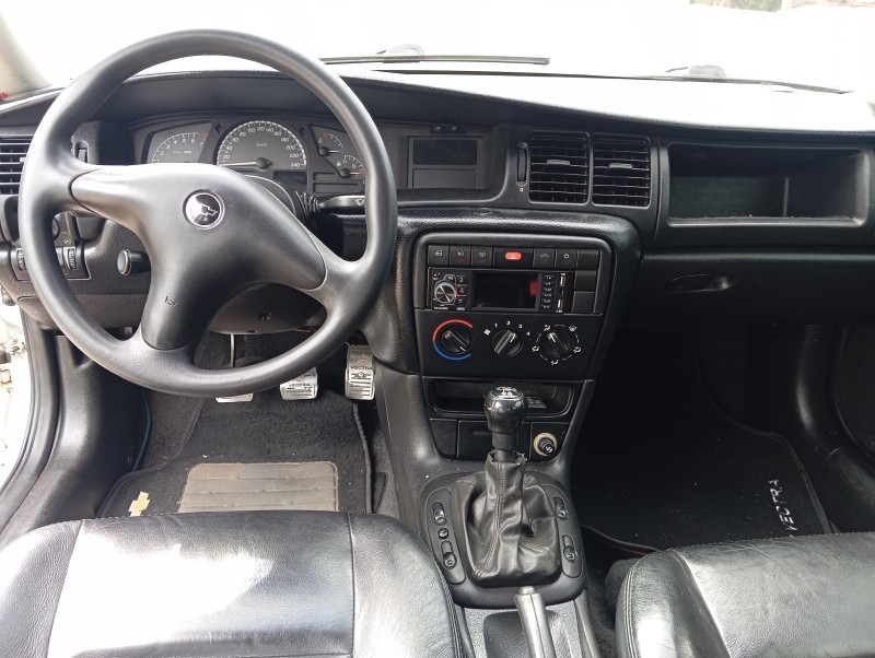 VECTRA 2.0 MPFI EXPRESSION 8V GASOLINA 4P MANUAL - 2005 - CAXIAS DO SUL