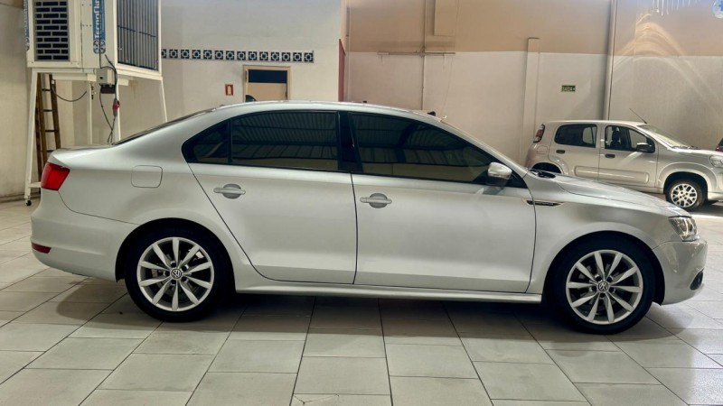 JETTA 2.0 COMFORTLINE FLEX 4P TIPTRONIC - 2011 - ESTâNCIA VELHA