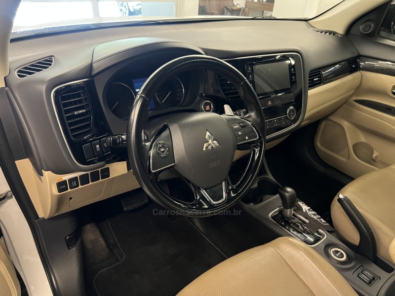 OUTLANDER 3.0 GT 4X4 V6 24V GASOLINA 4P AUTOMÁTICO - 2016 - NOVO HAMBURGO