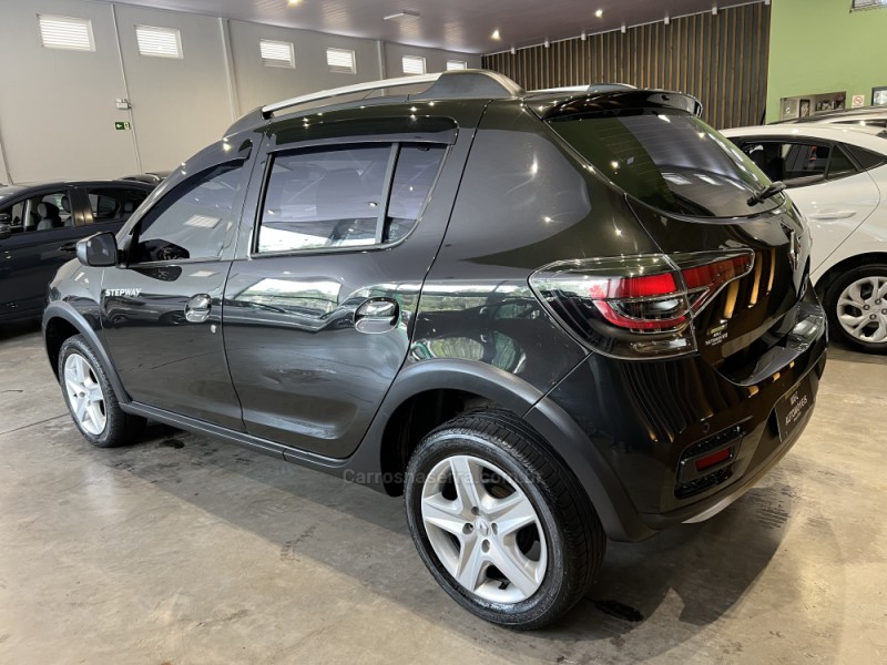 SANDERO 1.6 STEPWAY ZEN 16V FLEX 4P MANUAL - 2022 - CAXIAS DO SUL