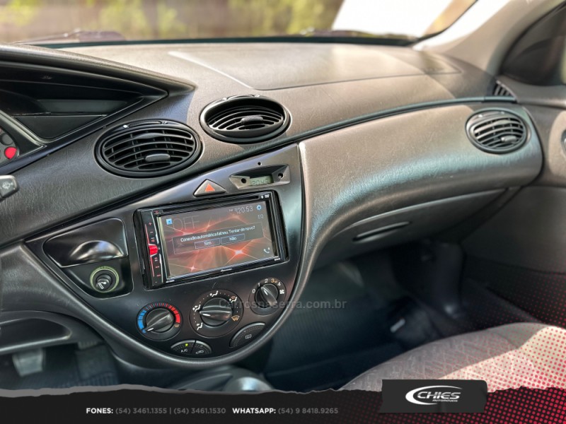 FOCUS 1.8 16V GASOLINA 4P MANUAL - 2003 - CARLOS BARBOSA