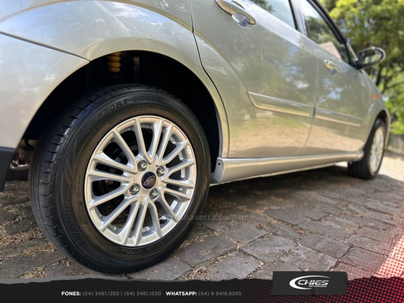 FOCUS 1.8 16V GASOLINA 4P MANUAL - 2003 - CARLOS BARBOSA