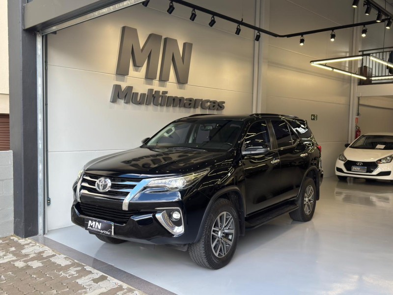 hilux sw4 2.8 srx 4x4 7 lugares 16v turbo intercooler diesel 4p automatico 2018 bento goncalves