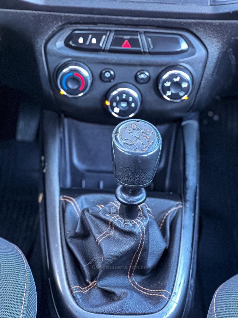 ONIX 1.0 MPFI LT 8V FLEX 4P MANUAL - 2013 - CANELA