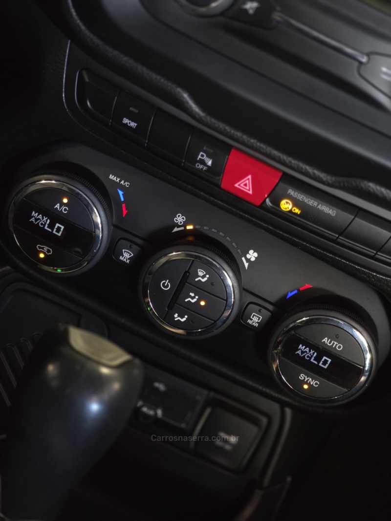 RENEGADE 1.8 16V FLEX LONGITUDE 4P AUTOMÁTICO - 2017 - CAXIAS DO SUL