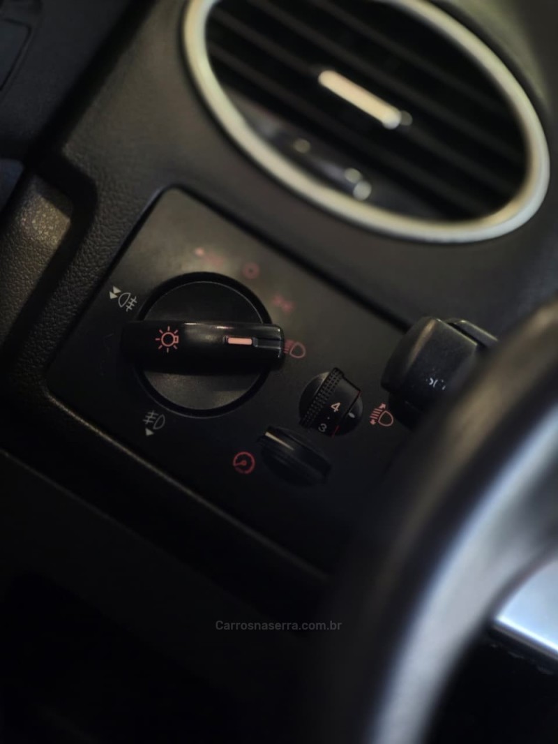 FOCUS 1.6 SE 16V FLEX 4P MANUAL - 2012 - CAXIAS DO SUL