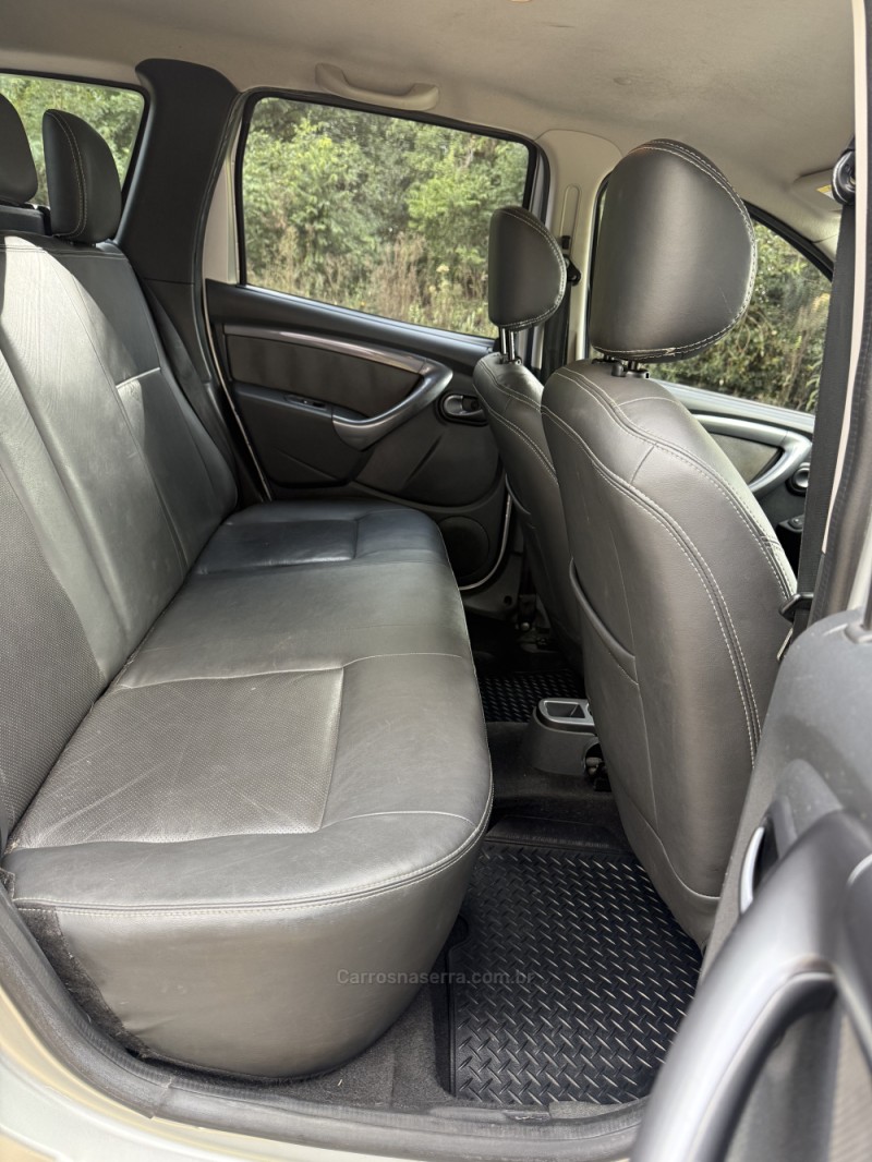 DUSTER 2.0 TECH ROAD 4X2 16V FLEX 4P AUTOMÁTICO - 2015 - ARROIO DO MEIO