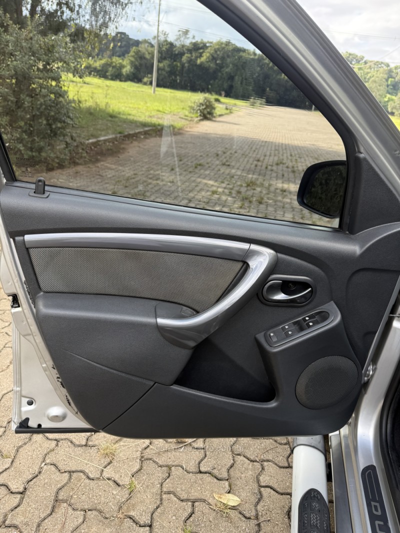 DUSTER 2.0 TECH ROAD 4X2 16V FLEX 4P AUTOMÁTICO - 2015 - ARROIO DO MEIO