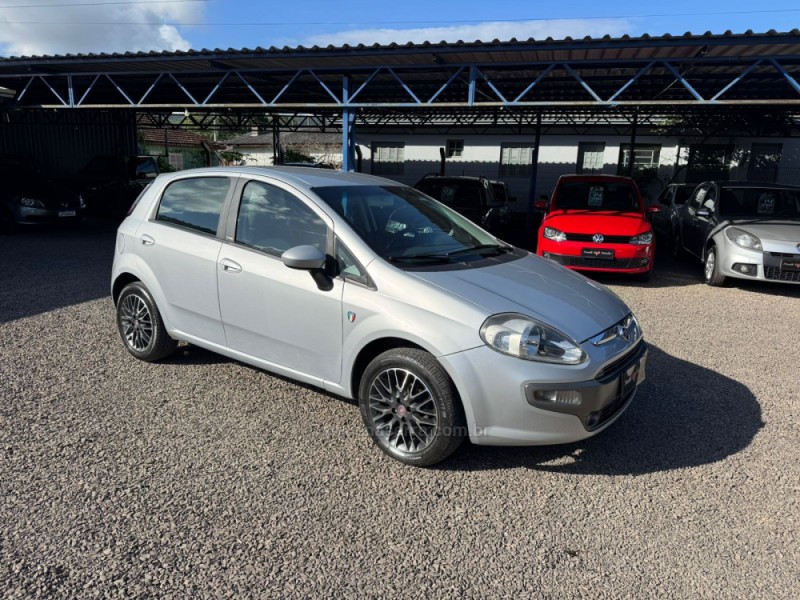 PUNTO 1.6 ESSENCE 16V FLEX 4P MANUAL - 2014 - IGREJINHA